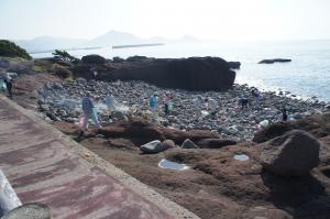 海の日清掃作業の写真