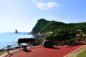 火之神公園から見た鮮やかな海とたてがみいわ